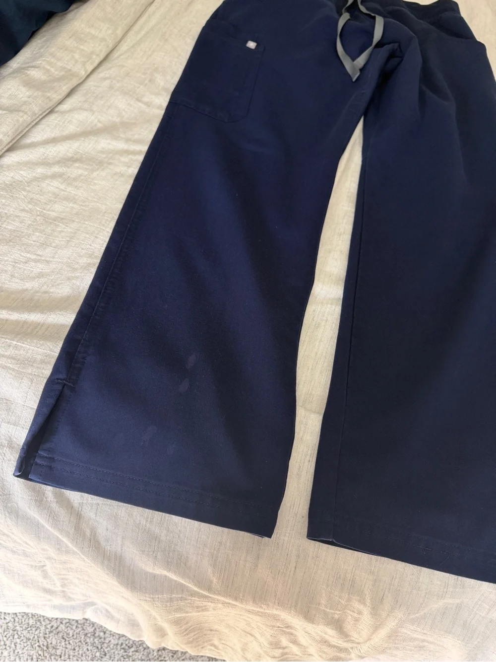 FIGS Women’s Kade™ Cargo Scrub Pants Navy Small Petite - Picture 7 of 9